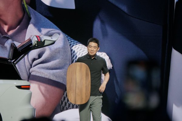 佳禾配资 理想纯电“i”系列首款车发售, 李想: 最昂贵的配置是自建的超充桩