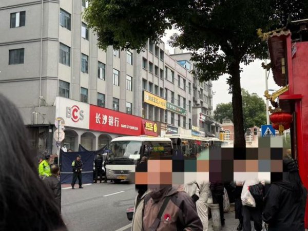 安全配资 遇难者父亲谈脚手架局部垮塌：曾与女儿聊毕业规划，百万赔偿系谣言