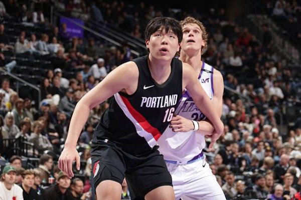 壹资网 杨瀚森纵情吃喝长膘？美国记者：他正在坚决执行开拓者的训练计划